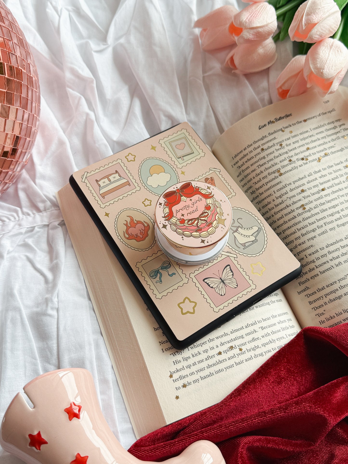 Pretty Girls Read E-Reader Grip