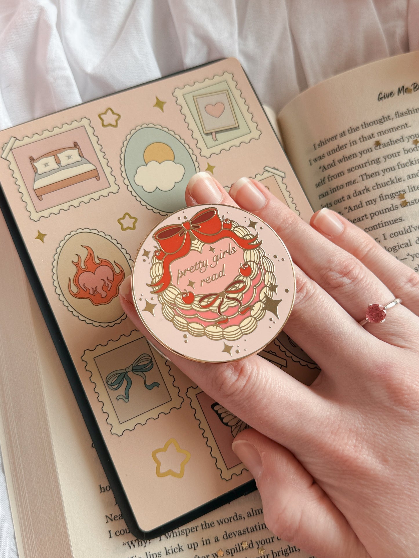 Pretty Girls Read E-Reader Grip