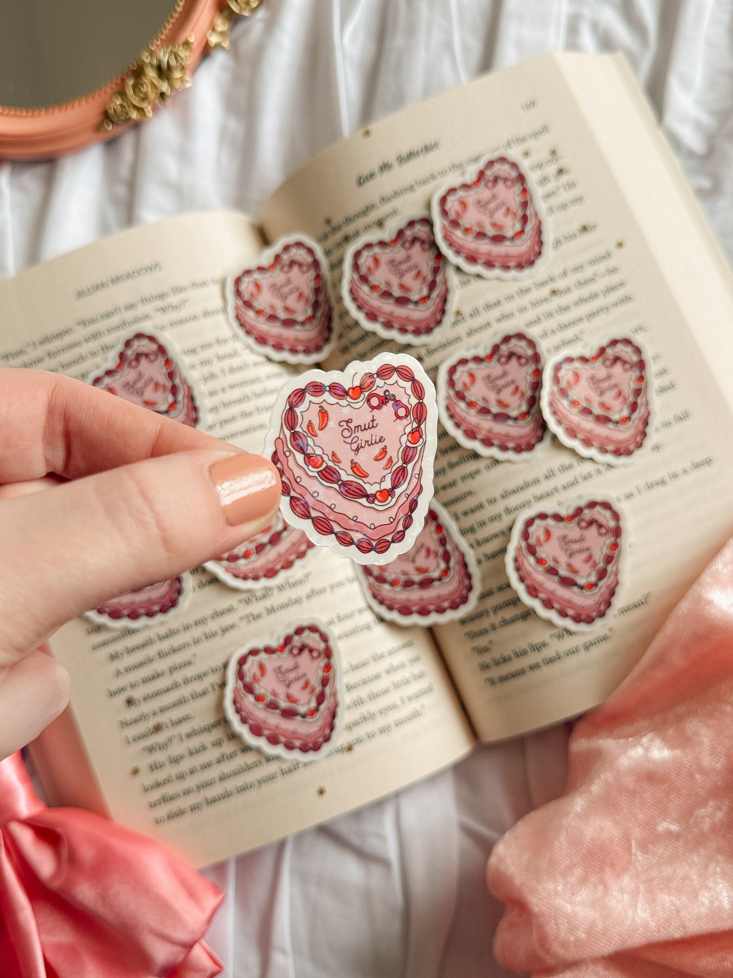 Smut Girlie Vintage Heart Cake | Bookish Kindle Sticker